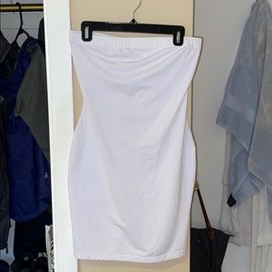 White sleeveless dress